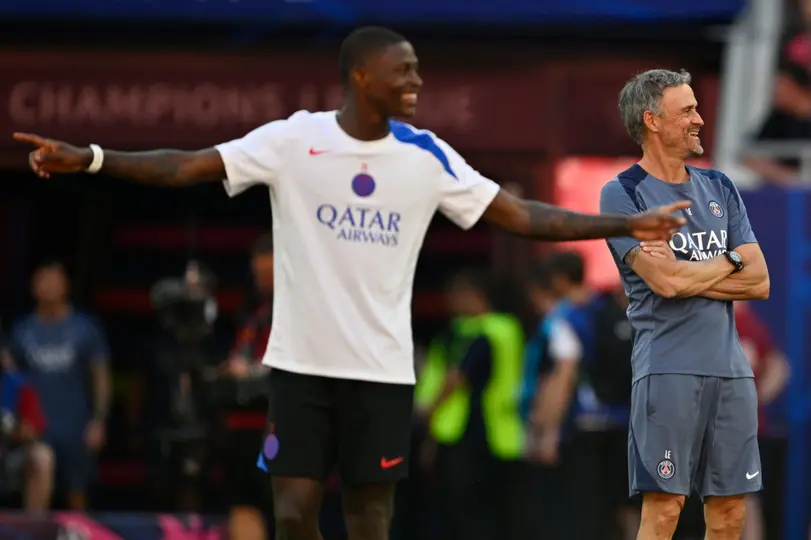 Ousmane Dembélé y Luis Enrique, del PSG | AP