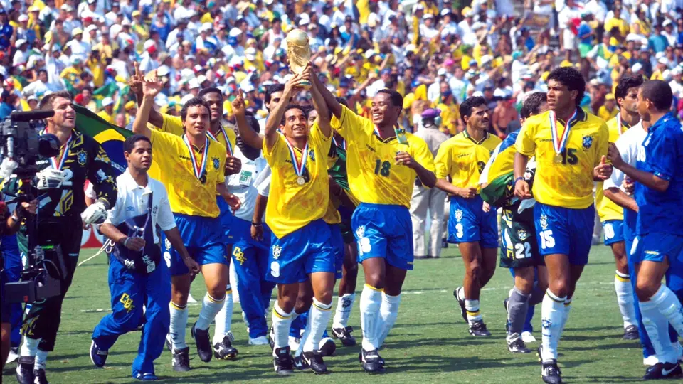 La selección de Brasil festeja la obtención del título en Estados Unidos 94 | MEXSPORT