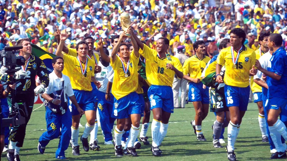 La selección de Brasil festeja la obtención del título en Estados Unidos 94 | MEXSPORT
