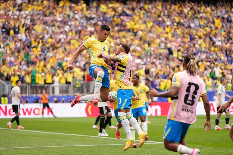 Casemiro pone el empate en el Brasil contra Japón l AP