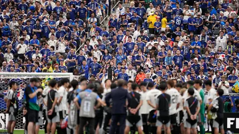 ¡Tremendo gesto! Entre lágrimas, jugadores de Japón agradecen el apoyo de su afición