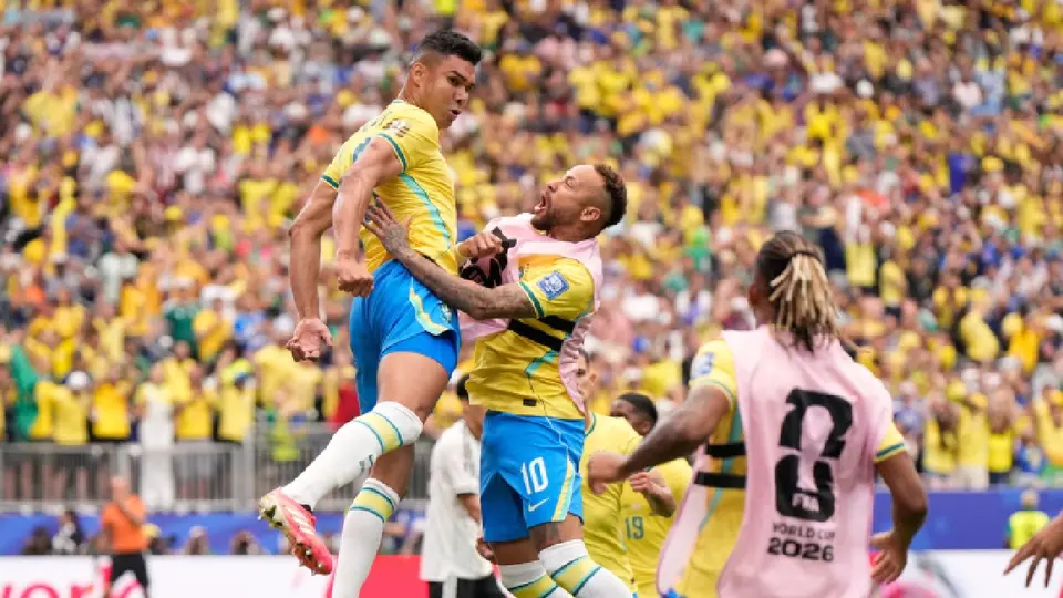 Casemiro y Neymar | AP