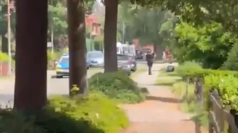 Las fuerzas de seguridad desplegaron un fuerte operativo tras el ataque y detuvieron a dos personas relacionadas con el caso. / Redes.