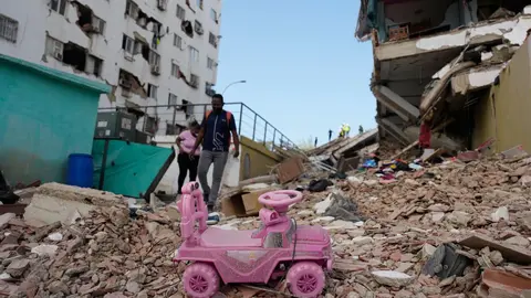 La Guaira permanece como la región con mayores daños tras el doble terremoto que sacudió el norte de Venezuela./ AP