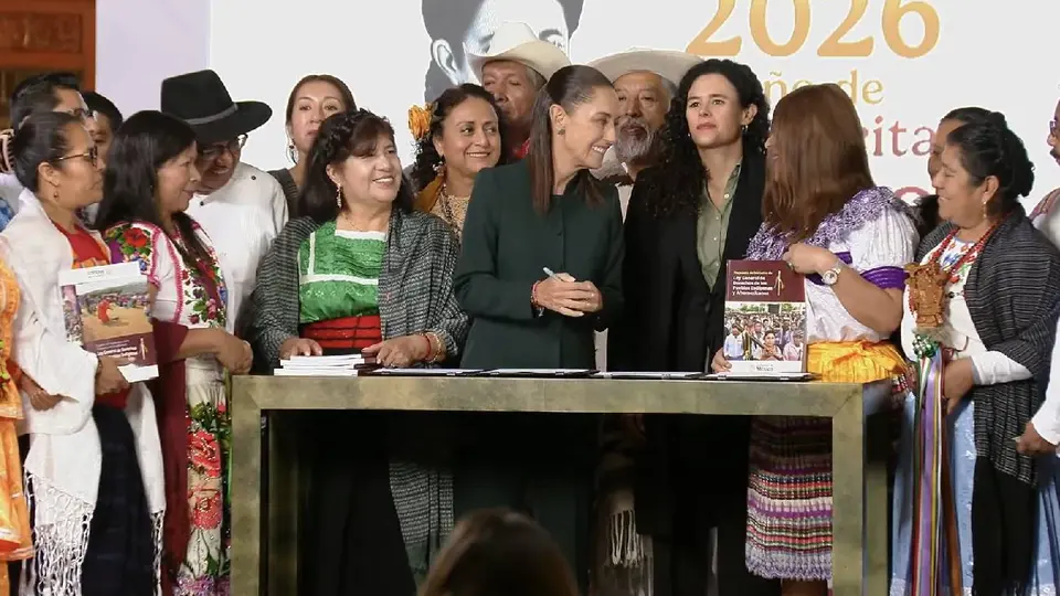 La presidenta Claudia Sheinbaum en conjunto con los representantes del INPI, informaron sobre la  iniciativa de la Ley General de Derechos de los Pueblos Indígenas y Afromexicanos / @GobiernoMX