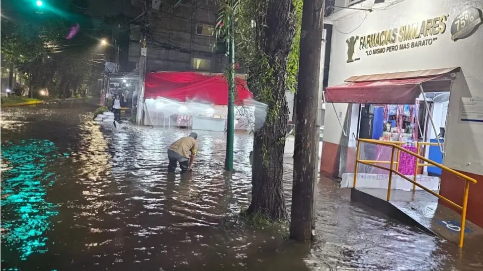 Protección Civil recomienda evitar zonas inundadas y seguir las indicaciones de las autoridades durante las lluvias. / Gobierno CDMX.