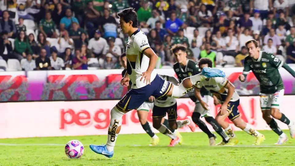 José Juan Macías con Pumas en la Liga MX | IMAGO 7