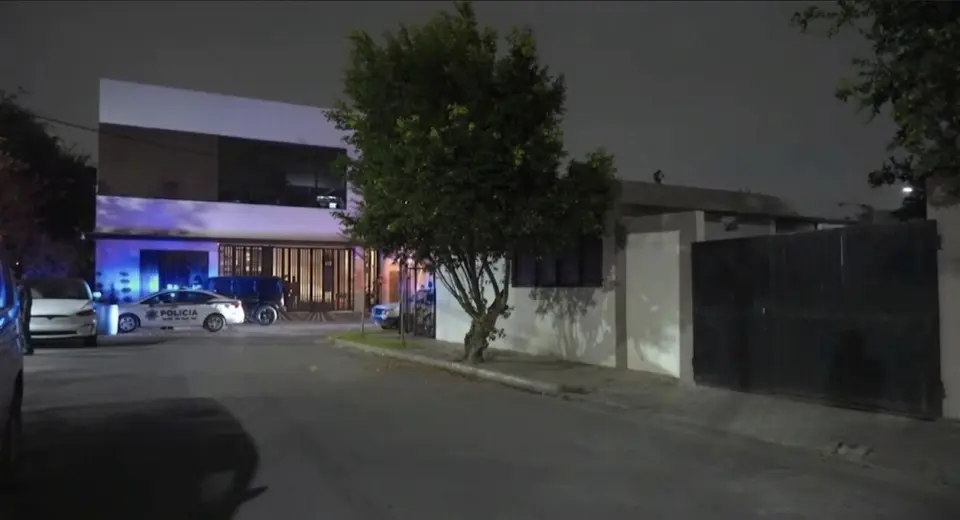 Las autoridades analizan las cámaras de videovigilancia para identificar a los responsables del ataque y reconstruir su ruta de escape./ X: @arandatamayo_