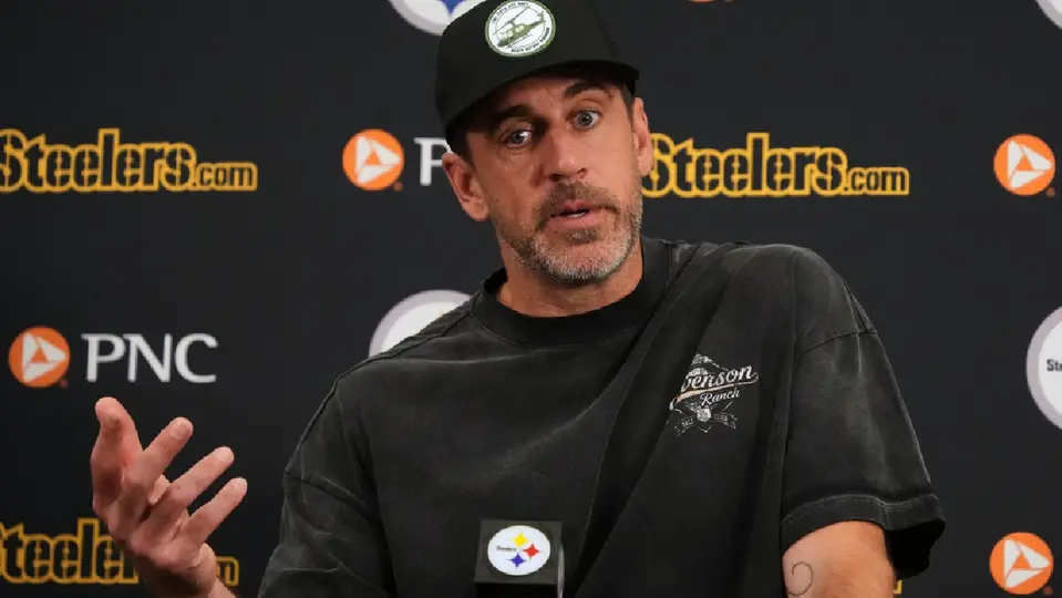 Aaron Rodgers en conferencia de prensa con los Steelers | AP