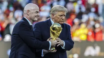 Blatter 'estalla' contra Infantino por relación con Trump
