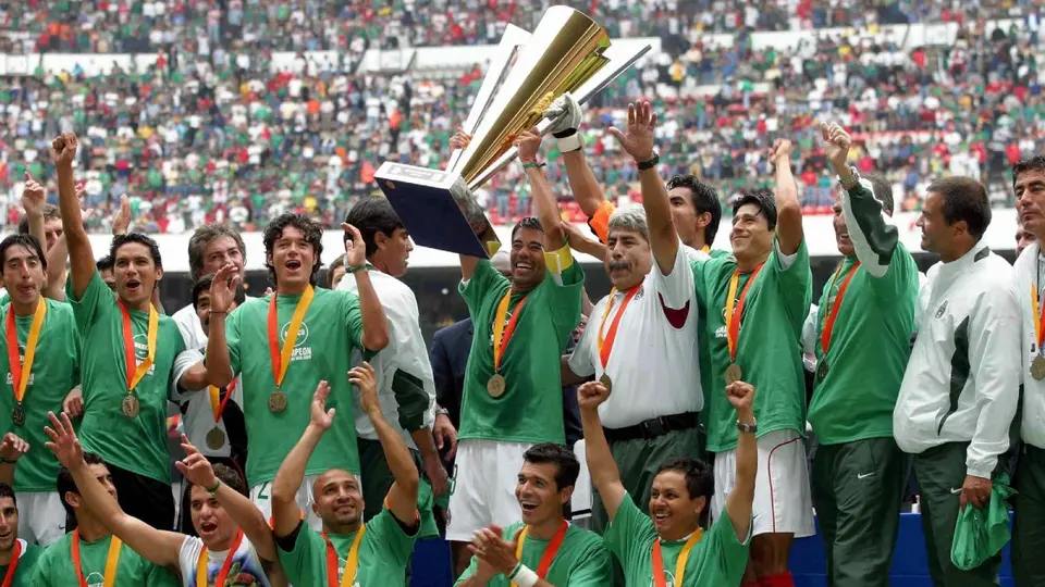 La Selección Mexicana celebra la Copa Oro 2003 | MEXSPORT