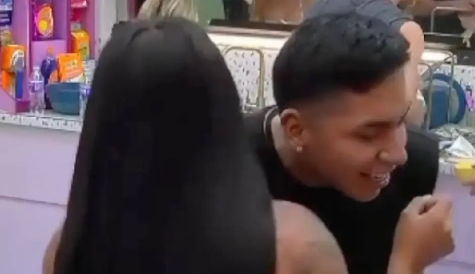 Ese Pérez generó polémica por sus comentarios a Karina Torres / @lacasafamososmx
