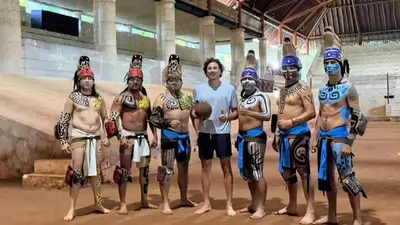¡Increíble habilidad! Guillermo Ochoa impacta practicando el ancestral juego de pelota