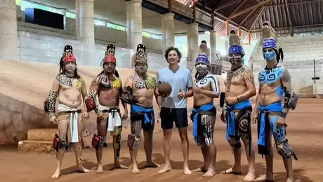¡Increíble habilidad! Guillermo Ochoa impacta practicando el ancestral juego de pelota