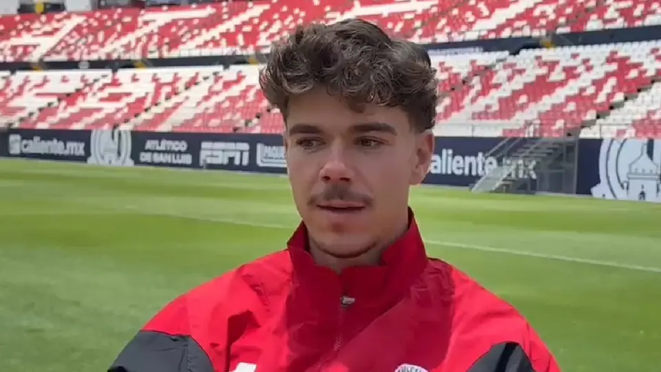 Rafael Llorente hablando en entrevista al llegar a Atlético de San Luis | CAPTURA