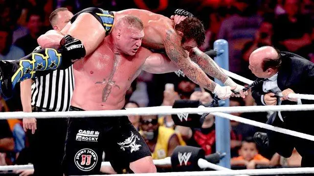 Brock Lesnar enfrentando a CM Punk en SummerSlam 2013 | wwe.com