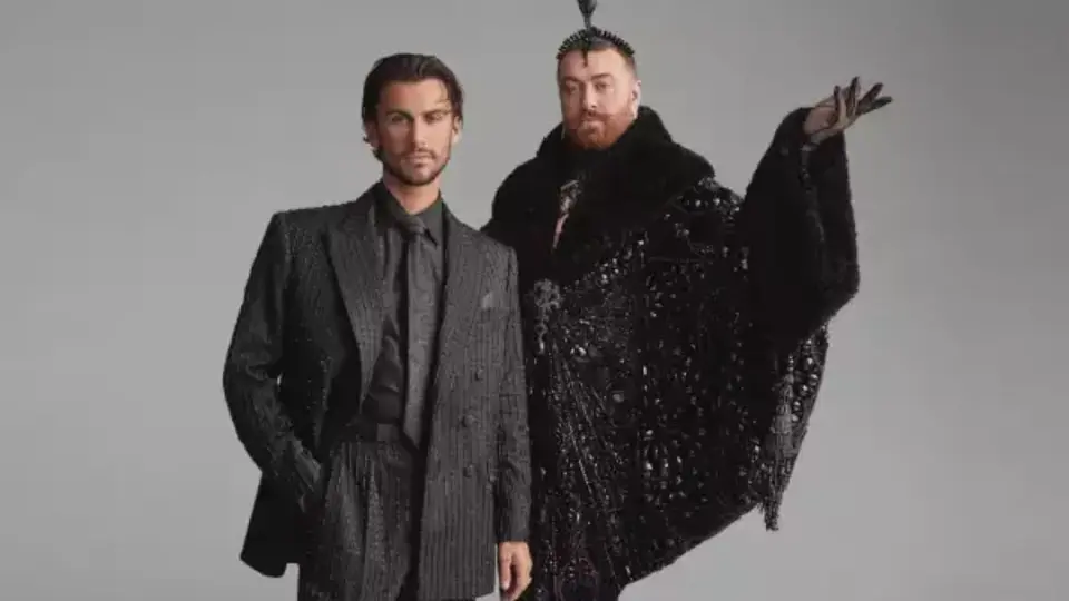 Sam Smith luciendo un diseño creado por Christian Cowan durante la Met 2026 / Redes
