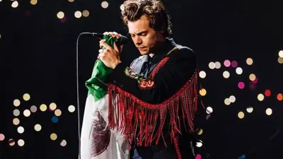 VIDEO: Fan de Harry Styles lo incomoda en calles de la CDMX