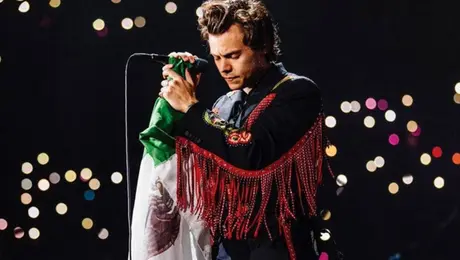 VIDEO: Fan de Harry Styles lo incomoda en calles de la CDMX