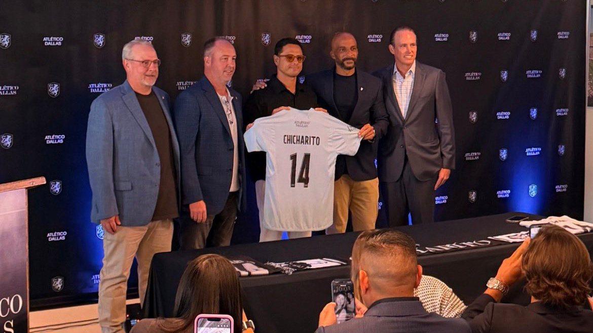 Photo: Récord Presentan a Chicharito: "En Guadalajara se me fueron las ganas de jugar al futbol"