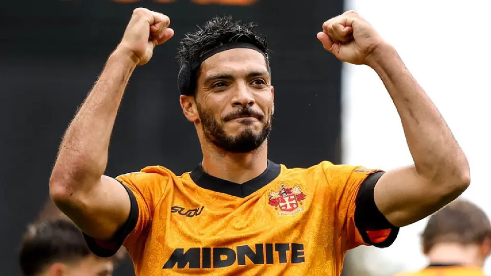 Raúl Jiménez anotando ante el Stoke City l Insta: @wolves