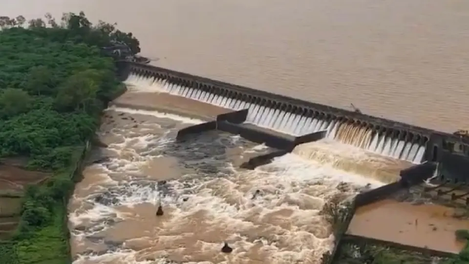 Impresionantes imágenes de la presa Bhatghar comenzaron a generar preocupación / Especial