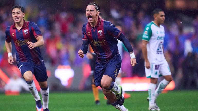 Martín Sarrafiore con Atlante | MEXSPORT