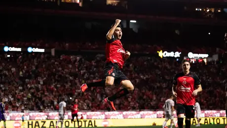 Gilberto Mora cobra magistral penal ante Keylor Navas