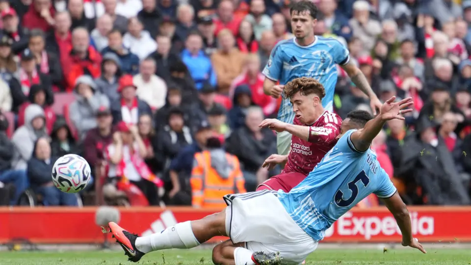 Liverpool rescata un punto de locura ante Nottingham Forest en Anfield