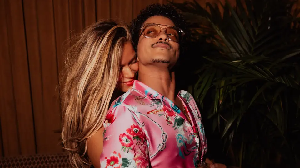 ¿Karol G y Bruno Mars son novios? La cantante publica fotos muy juntitos
