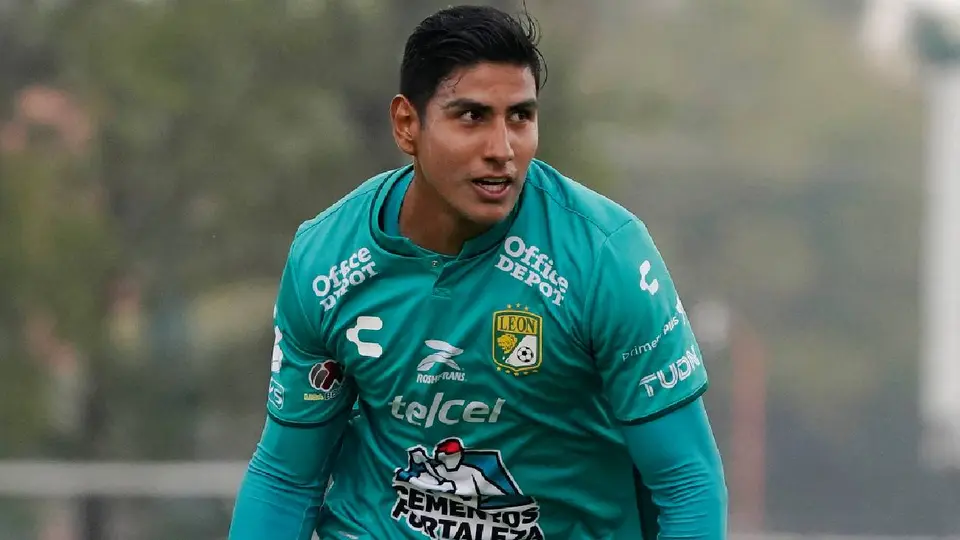 Armando León con el León | IMAGO7
