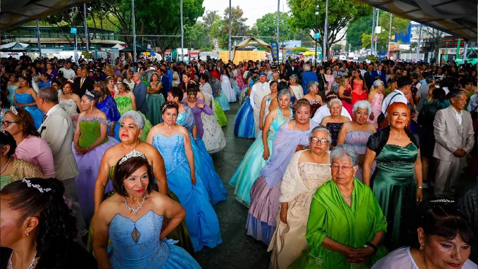 Para algunas de las participantes, tener una celebración de este tipo durante su adolescencia simplemente no fue posible / FB: @AlcIztapalapa