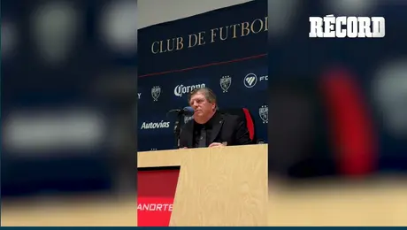 Piojo Herrera arremete contra arbitraje