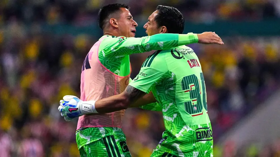 Malagón y Rodolfo Cota en celebración con América | IMAGO 7