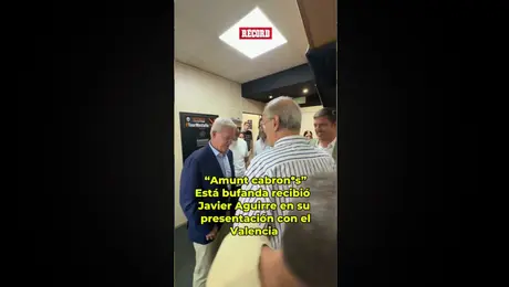 ¡ALAAAA, MUY MEXA! En Su Presentación Con El Valencia, Javier Aguirre Recibió Una Bufanda