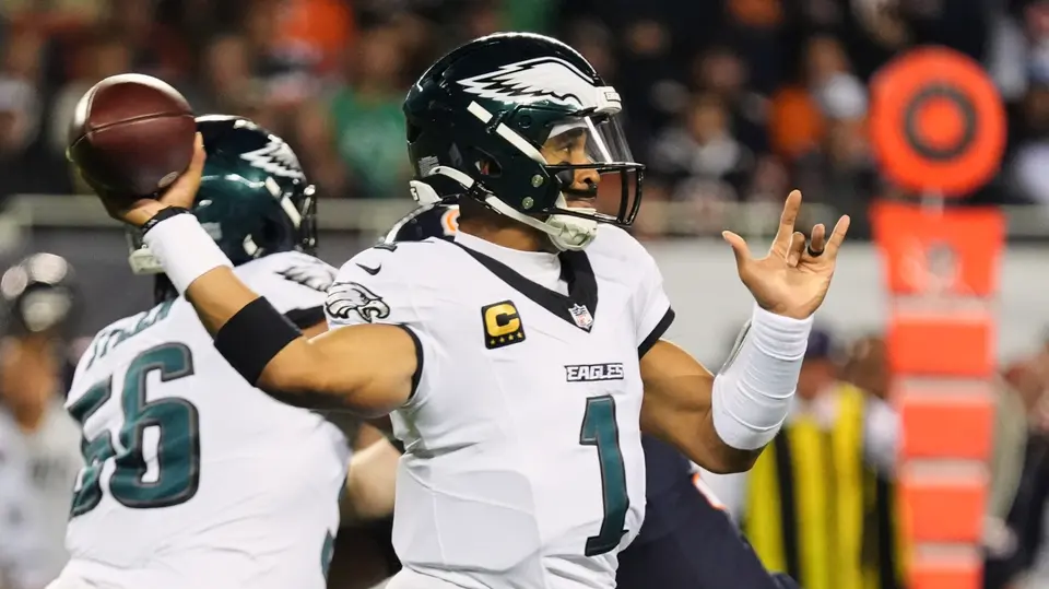 Jalen Hurts como pasador titular de Eagles | AP