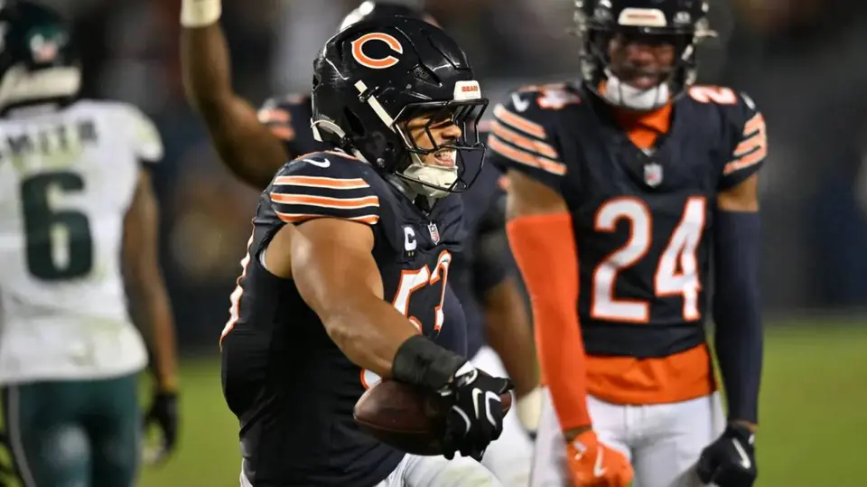 T.J. Edwards celebra su intercepción ante Eagles | NFL