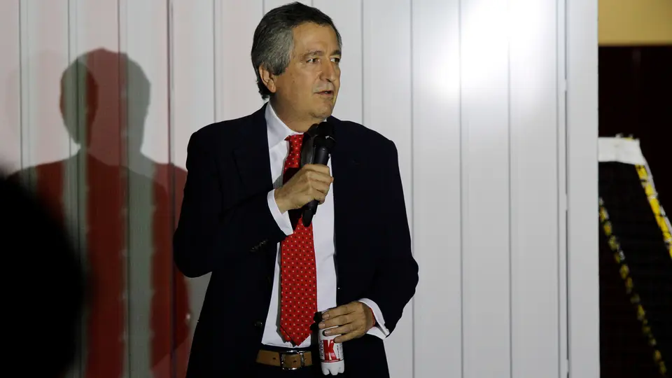 Jorge Vergara dando una conferencia | Imago7