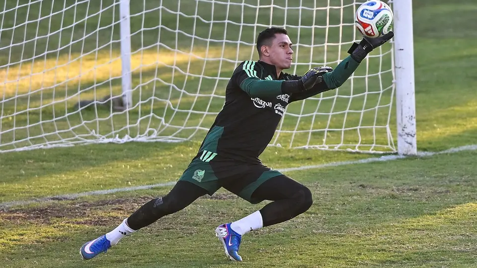 Malagón en entrenamiento con la Selección Mexicana | IMAGO 7