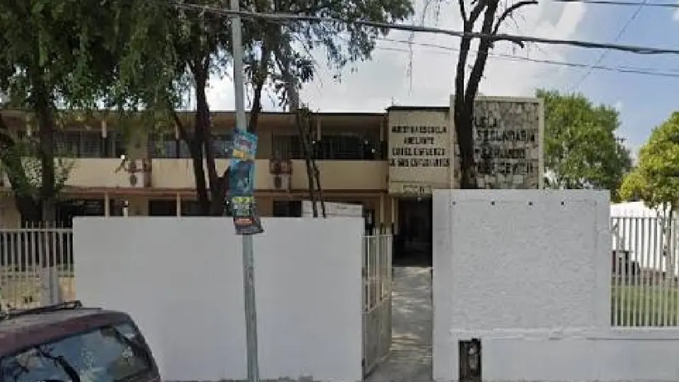 Dos alumnas son hospitalizadas tras presunto consumo de droga en secundaria de Monterrey
