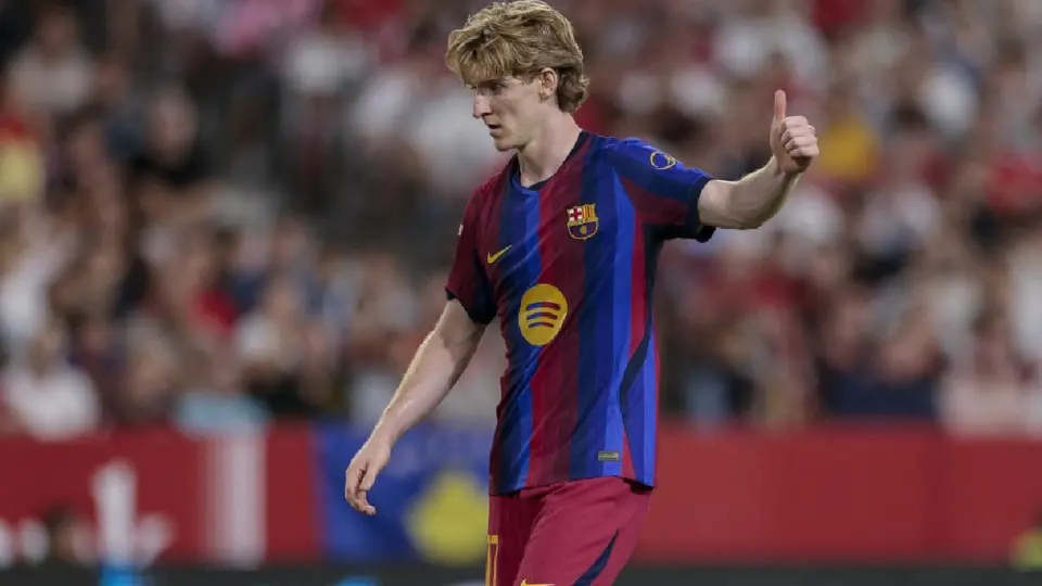 Anthony Gordon en un partido de LaLiga con Barcelona | AFP