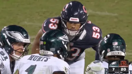 VIDEO: T.J. Edwards ‘espió’ a Eagles y minutos después interceptó a Jalen Hurts