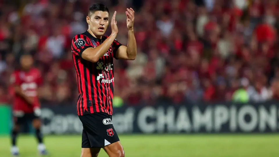 Afición 'sueña' con tener a Ronaldo Cisneros en la Selección de Costa Rica