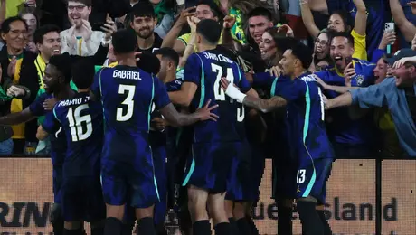 Pese a bronca, Brasil derrota a Australia de la mano de Vinicius y Raphinha