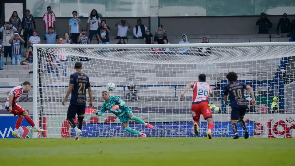 Sébastien Salles-Lamonge anota de penal ante Pumas | IMAGO 7