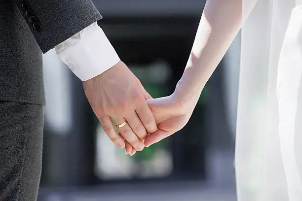 Menos bodas y menos hijos./istock