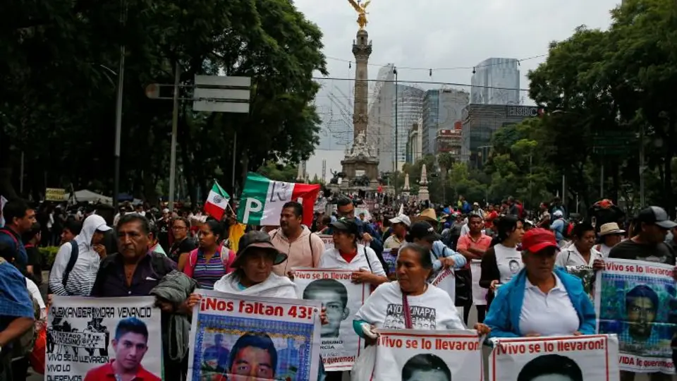 Miles marchan al Zócalo a dos años de Ayotzinapa