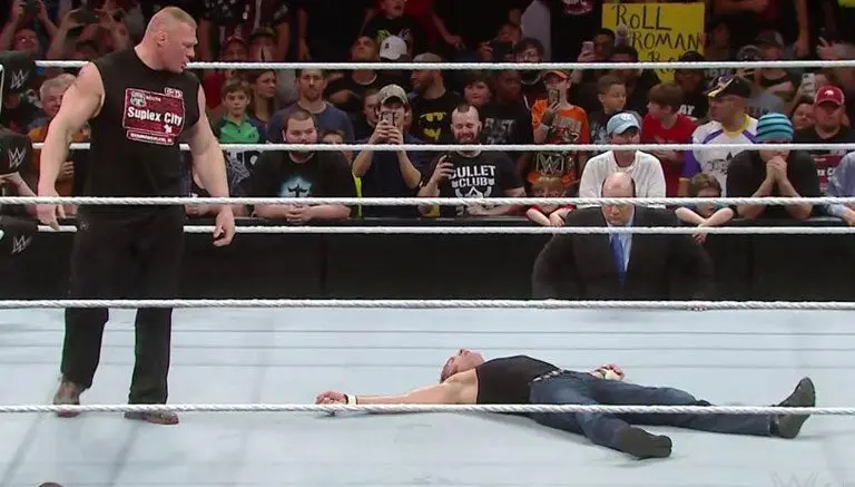 Brock Lesnar sentencia a Reigns y Ambrose