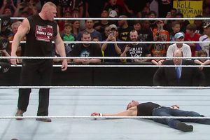 Brock Lesnar sentencia a Reigns y Ambrose