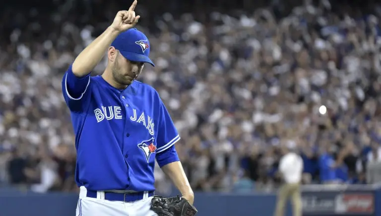 Marco Estrada se luce en la lomita en el quinto de la serie